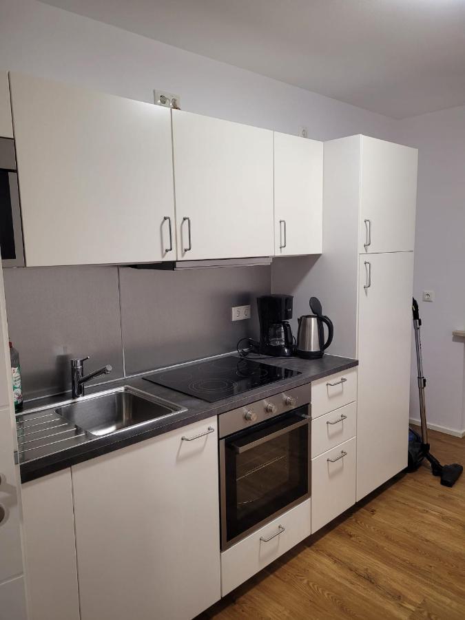 Schoene, Gemuetliche Moeblierte 2 Zi Wohnung In Rgb Ratisbona Exterior foto