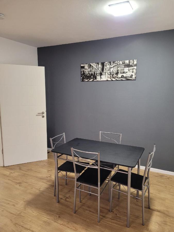 Schoene, Gemuetliche Moeblierte 2 Zi Wohnung In Rgb Ratisbona Exterior foto